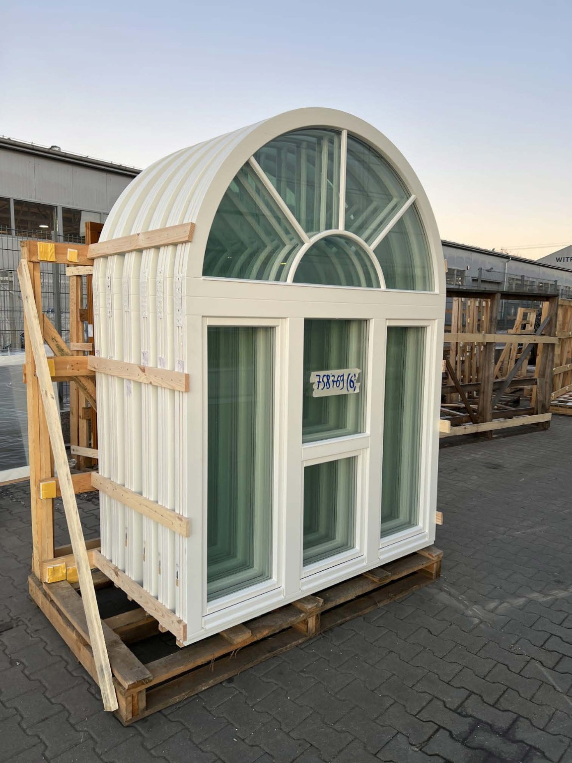 Ensemble de châssis blanc cintré sur mesure