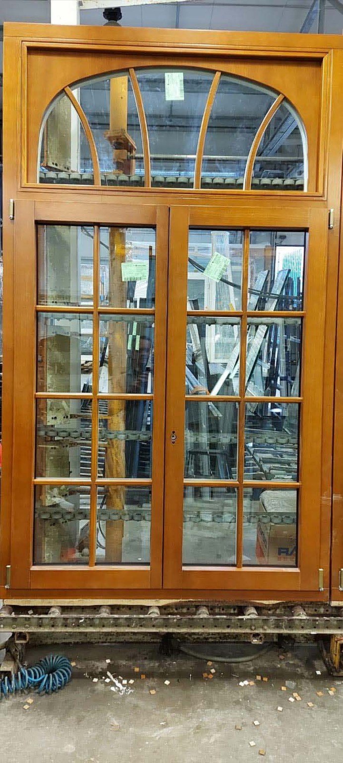 Ensemble vitré aspect bois avec partie cintrée et petits bois