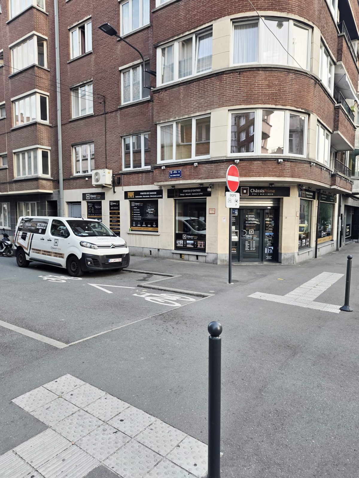 Le showroom Châssis Prime vu de l'extérieur à Charleroi
